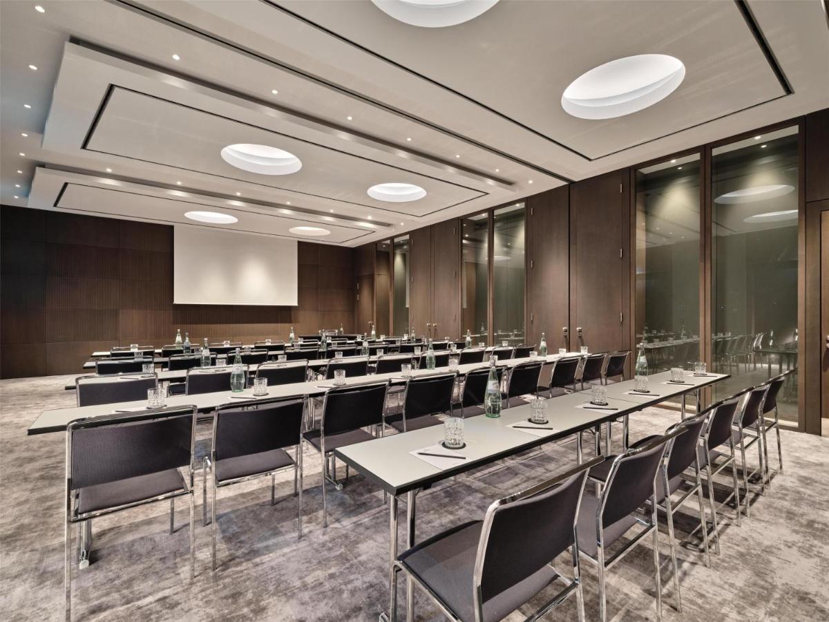 Der Geschäftsbereich oder Konferenzraum in der Unterkunft Radisson Collection Hotel, Berlin