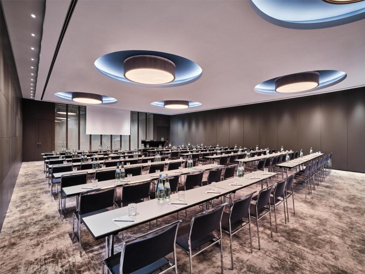 Der Geschäftsbereich oder Konferenzraum in der Unterkunft Radisson Collection Hotel, Berlin