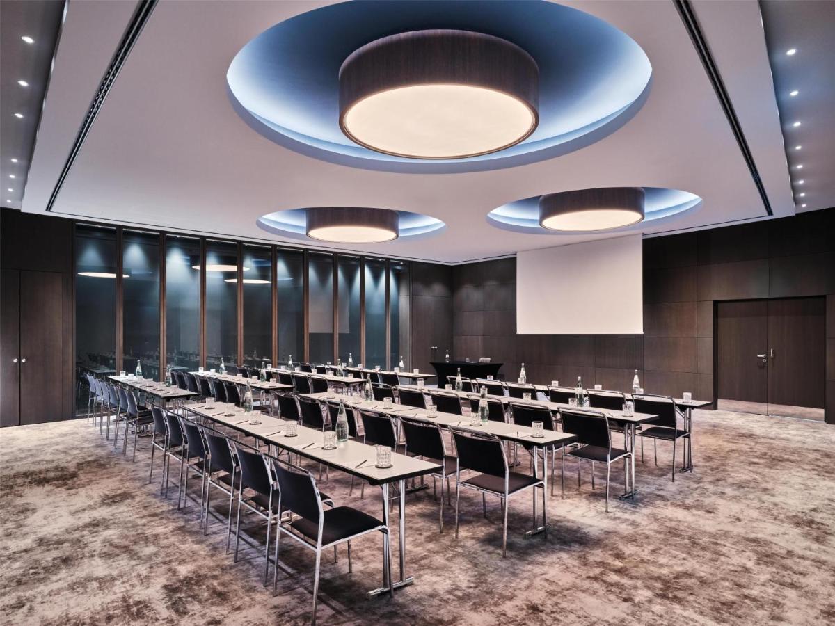 Der Geschäftsbereich oder Konferenzraum in der Unterkunft Radisson Collection Hotel, Berlin