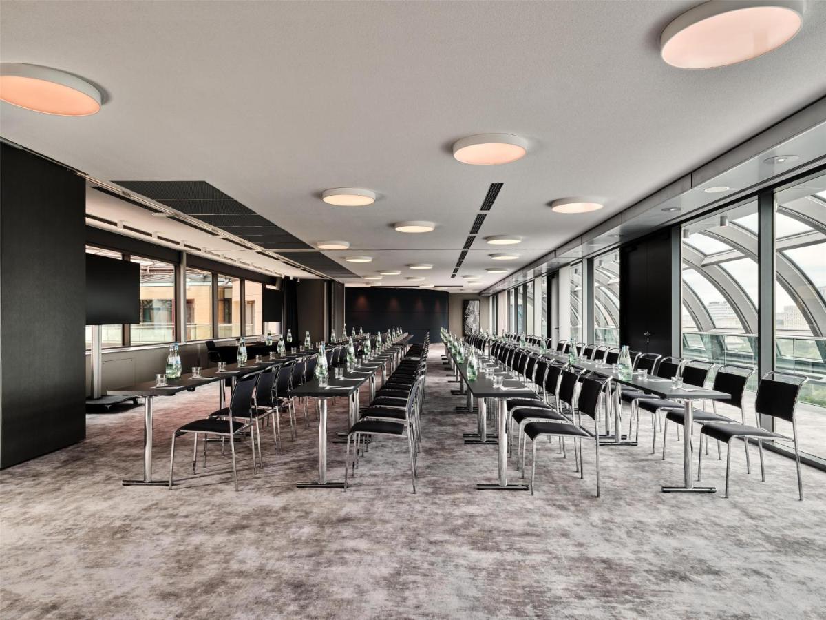 Der Geschäftsbereich oder Konferenzraum in der Unterkunft Radisson Collection Hotel, Berlin
