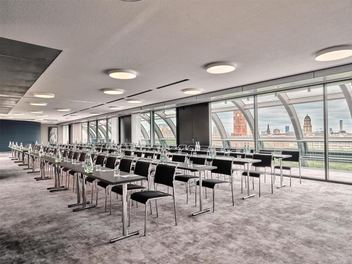 Der Geschäftsbereich oder Konferenzraum in der Unterkunft Radisson Collection Hotel, Berlin