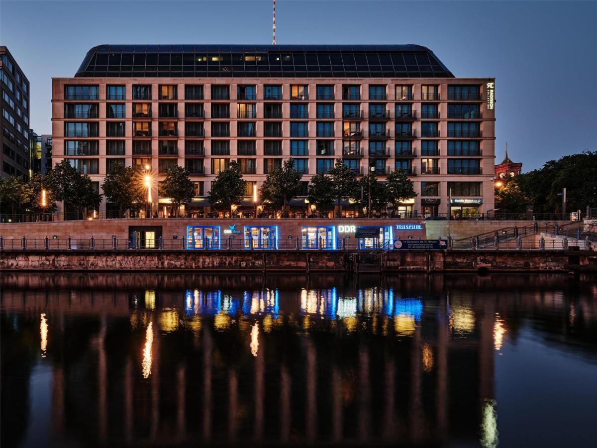 Blick auf einen Fluss in der Nähe des Hotels