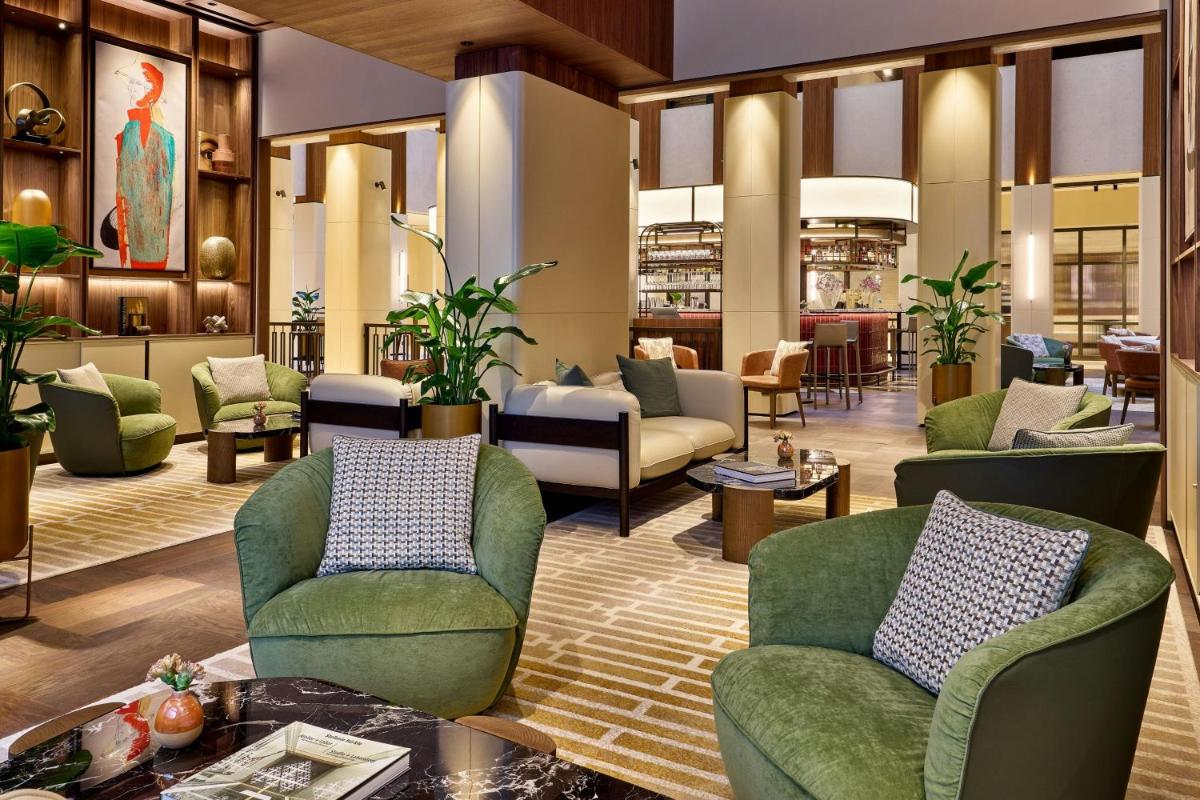 Ein Sitzbereich in der Unterkunft Berlin Marriott Hotel