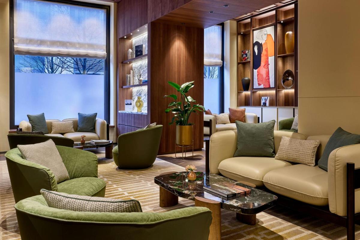 Ein Sitzbereich in der Unterkunft Berlin Marriott Hotel
