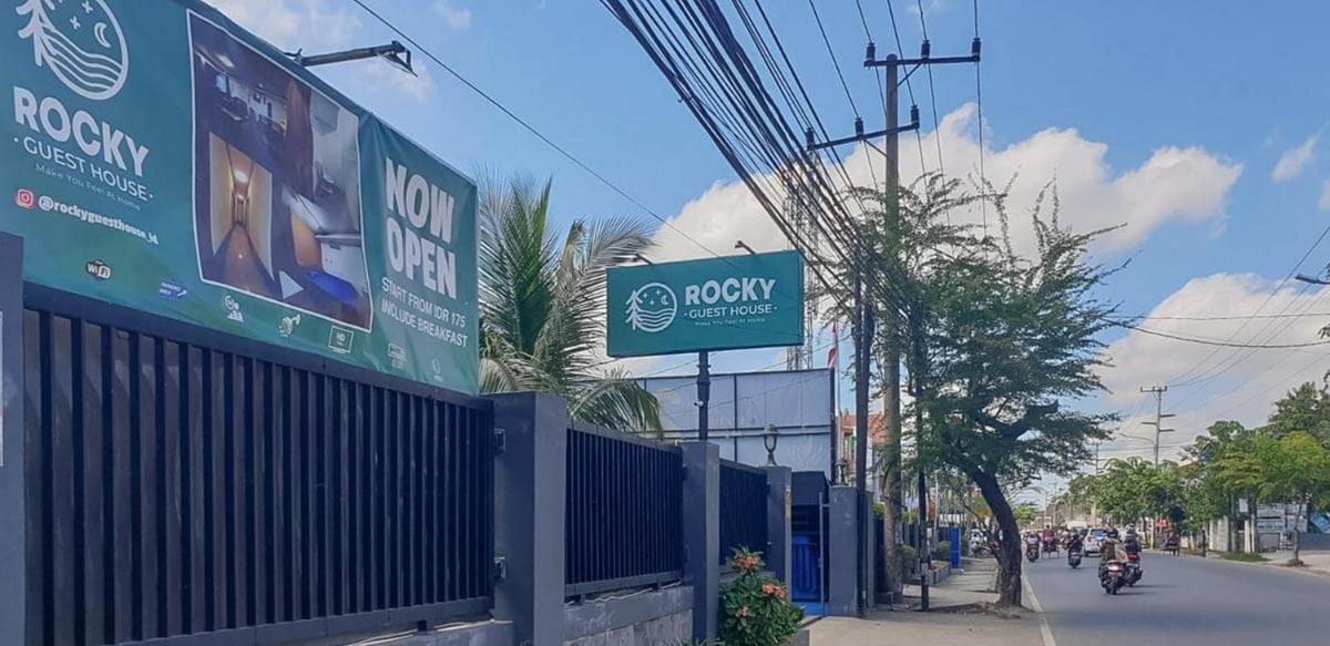 Rocky Guest House Syariah Mitra RedDoorz - Housity