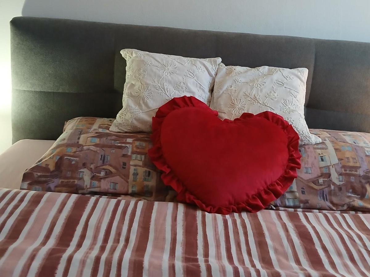 Oaza mira i tišine - Housity