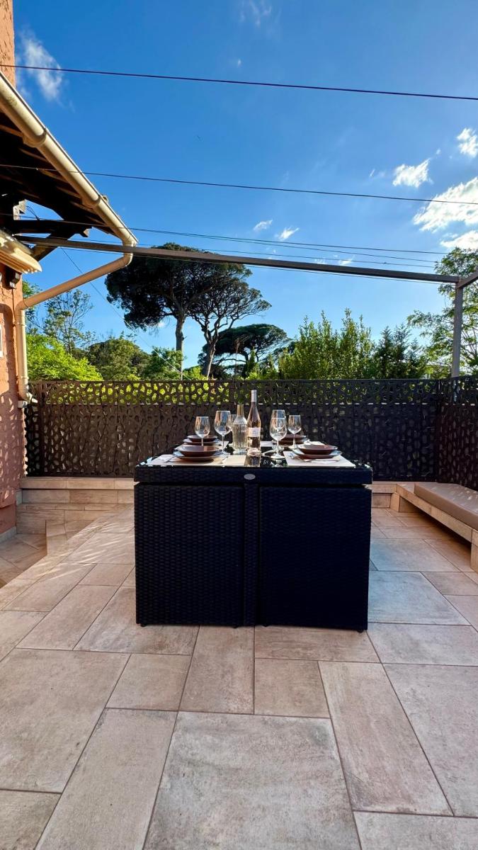 Studio climatisé, terrasse, parking privé, 50m de la plage - Housity
