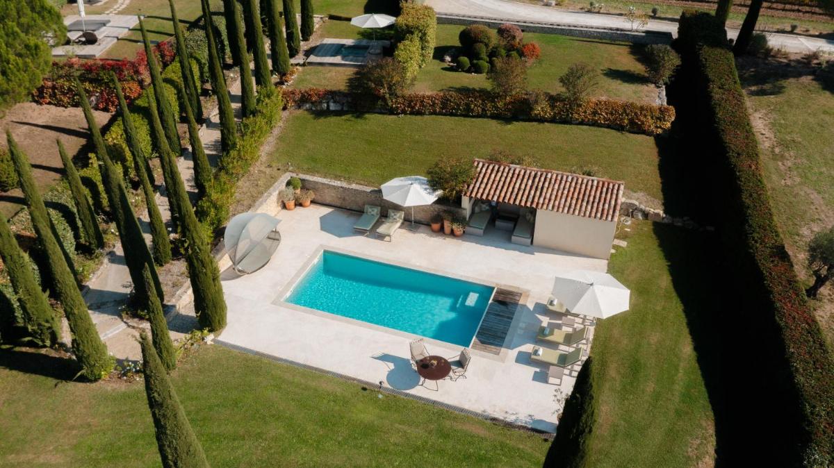 Piscine de l'établissement Coquillade Provence - Relais & Châteaux ou située à proximité