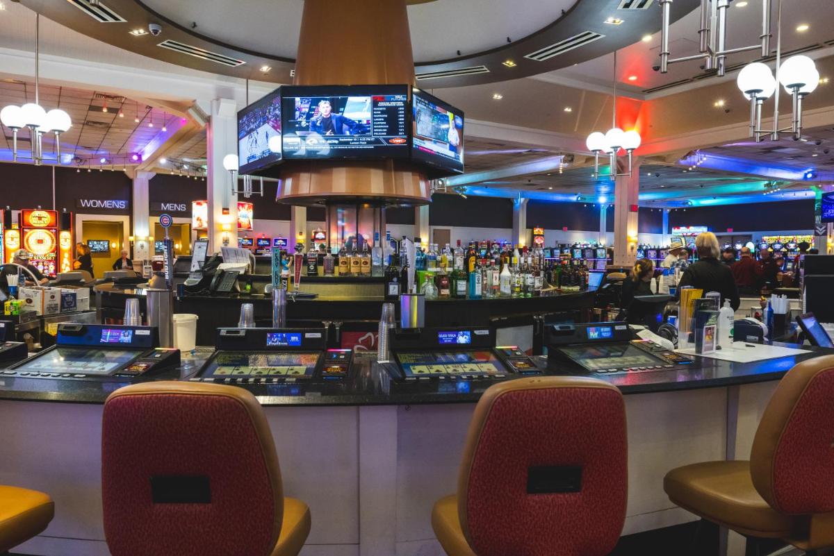 Wild Rose Casino & Hotel Clinton Iowa - Housity