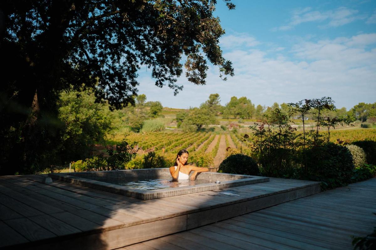Piscine de l'établissement Coquillade Provence - Relais & Châteaux ou située à proximité