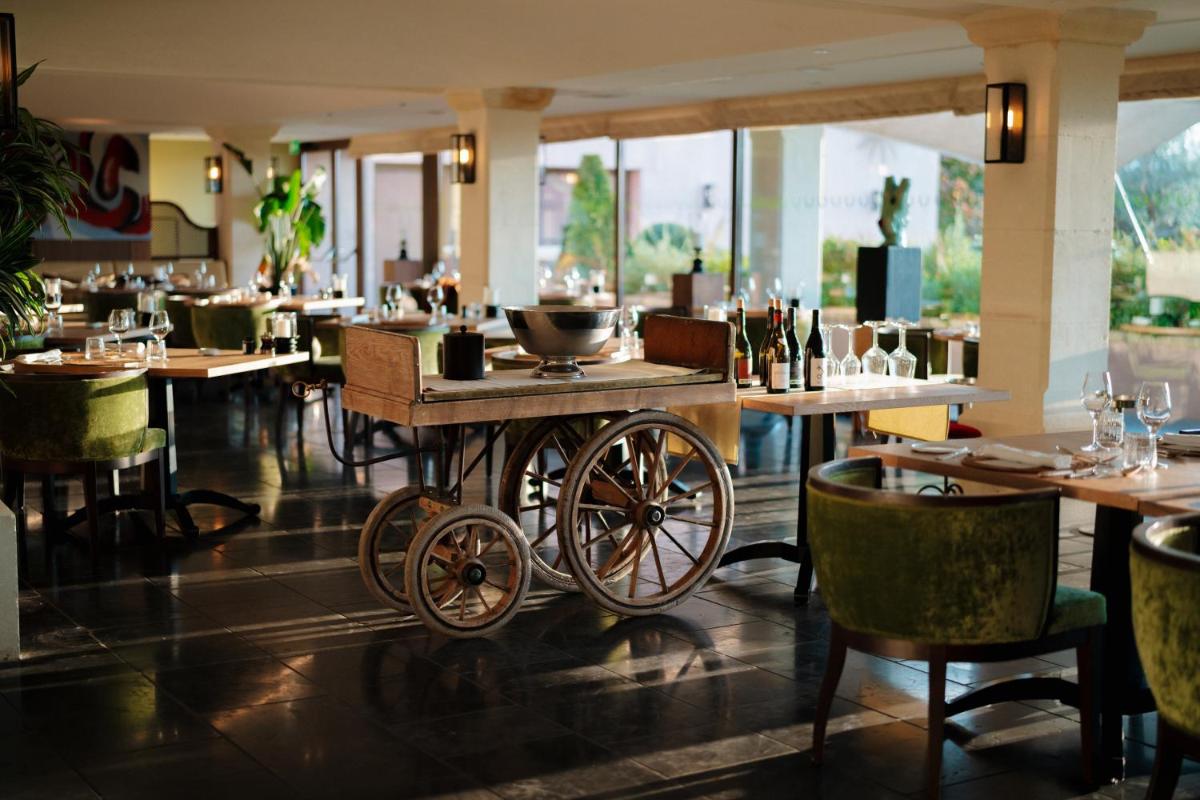 Restaurant ou autre lieu de restauration dans l'établissement Coquillade Provence - Relais & Châteaux