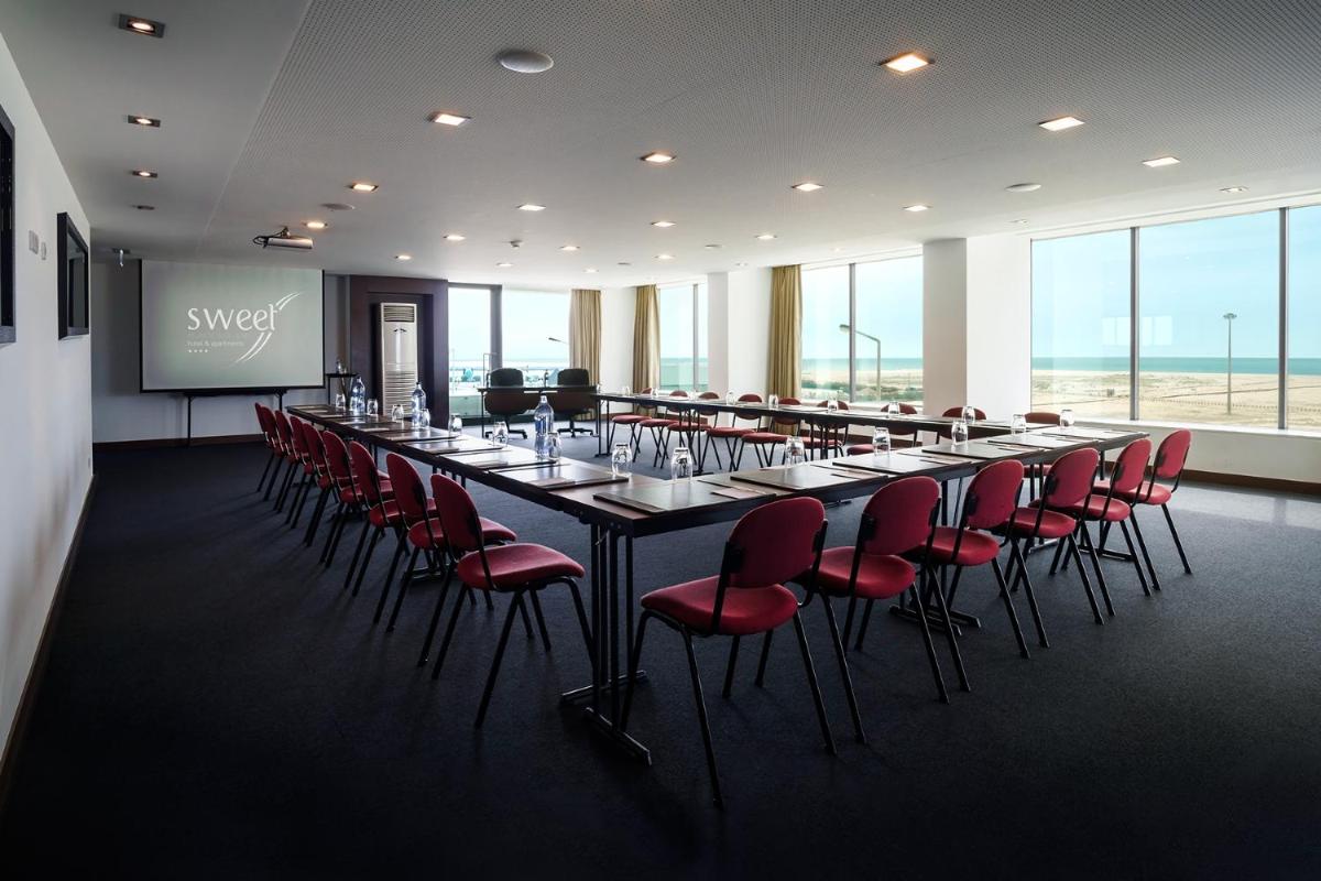 A área empresarial e/ ou a sala de conferências de Sweet Atlantic Hotel & Spa