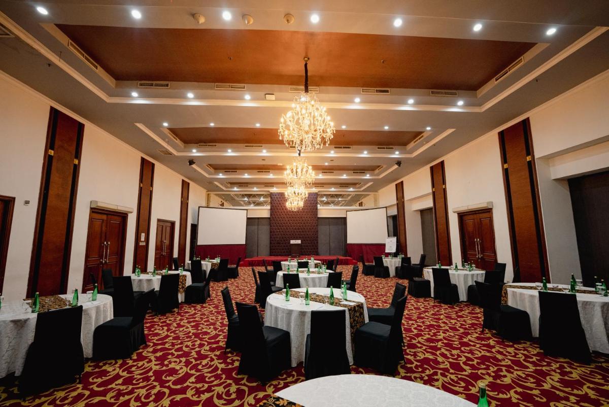 Arion Suites Hotel Kemang - Housity