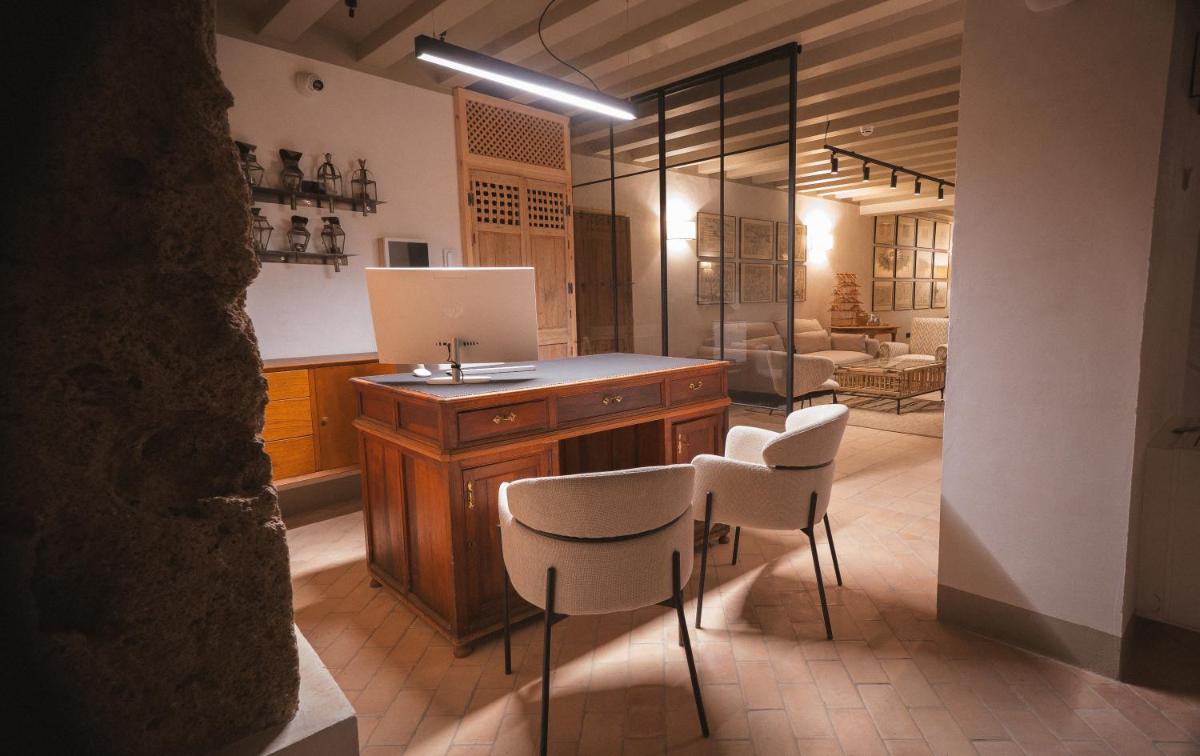 Hotel Boutique Casona de los Rebolledo - Housity