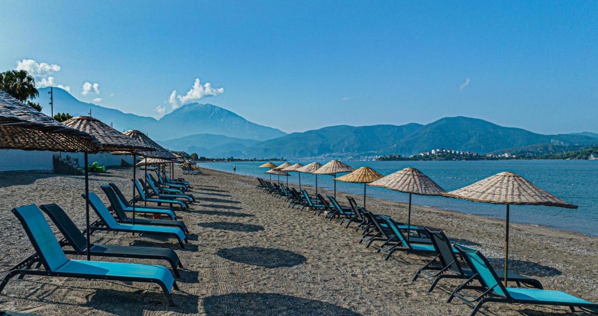 Uras Beach Hotel - Housity