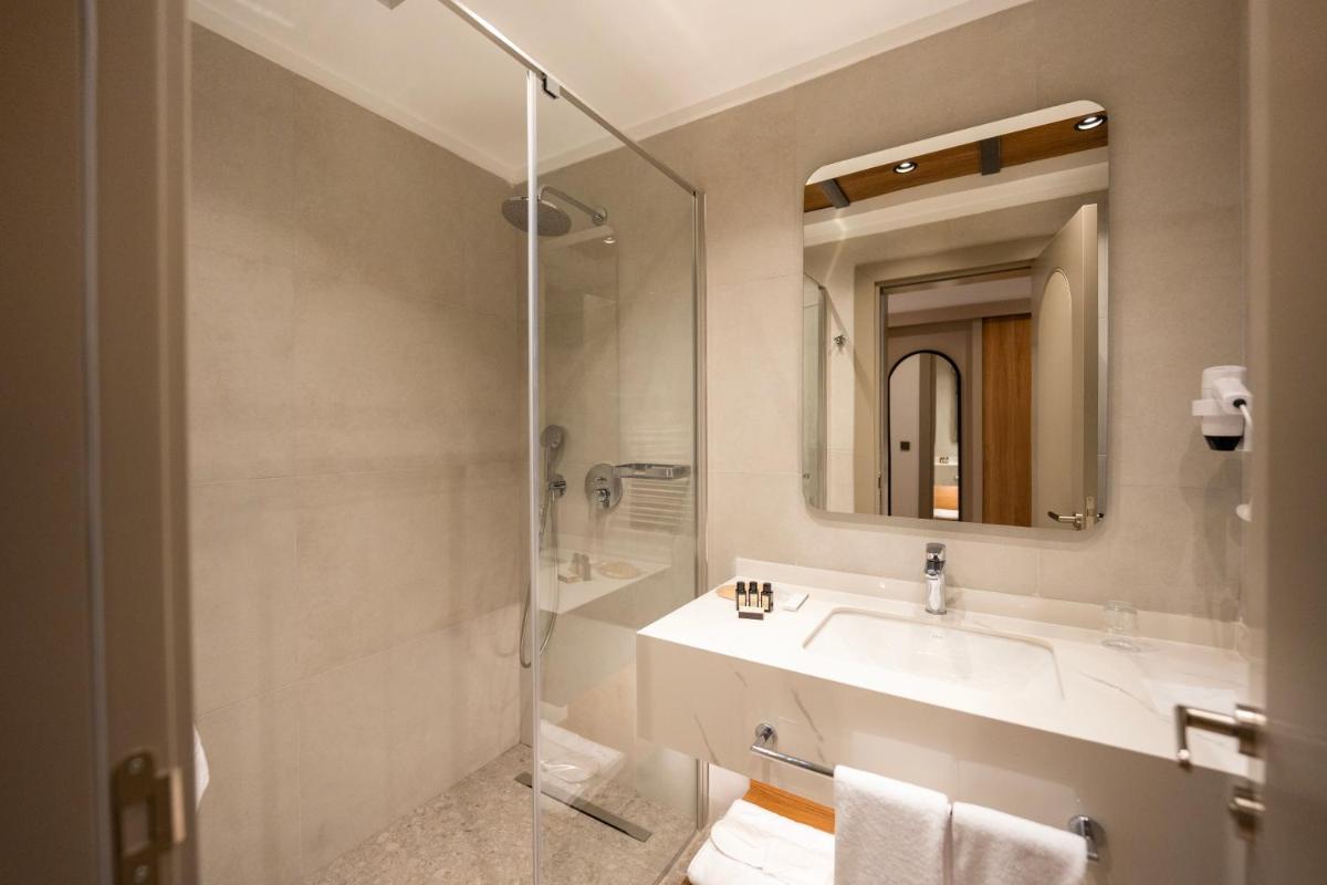 Reiwa Business Hotel - Housity