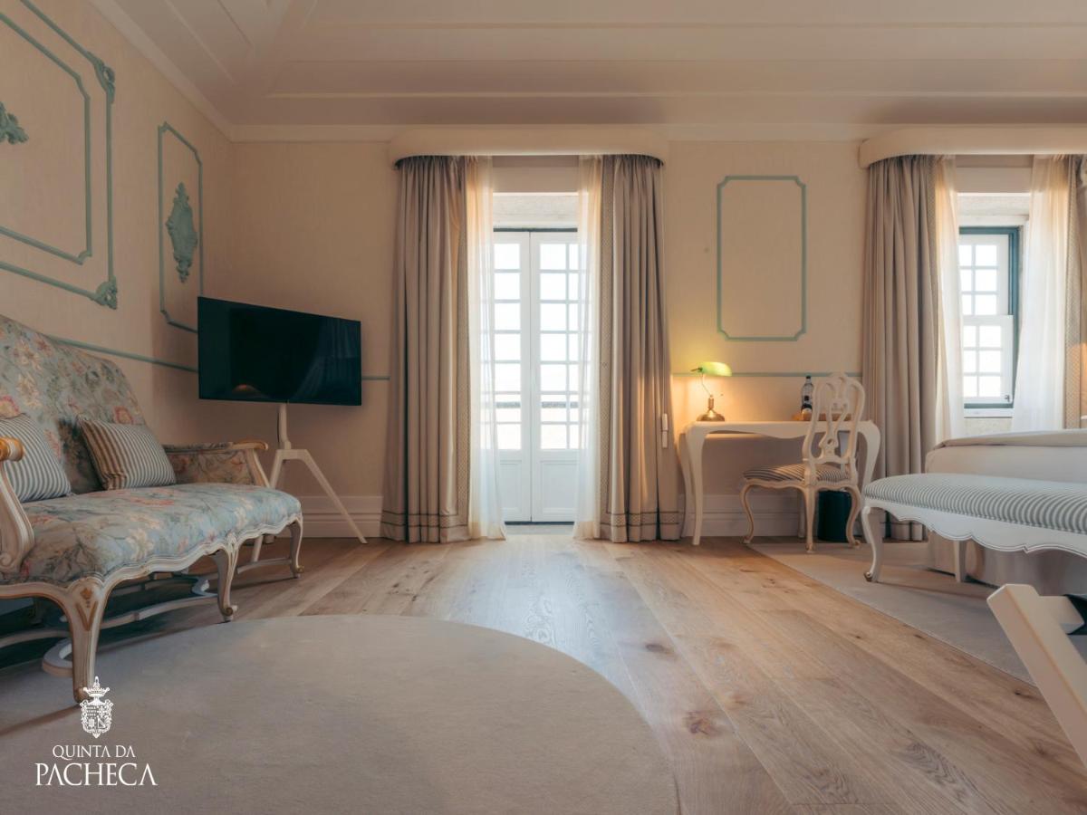 Uma televisão e/ou sistema de entretenimento em Pacheca The Wine House Hotel e Spa - Quinta da Pacheca