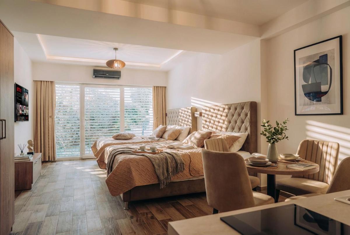 White Blue Ohrid - Luxury Apt, City Center, Private Parking, Balcony, near Ohrid Lake - Hizvo