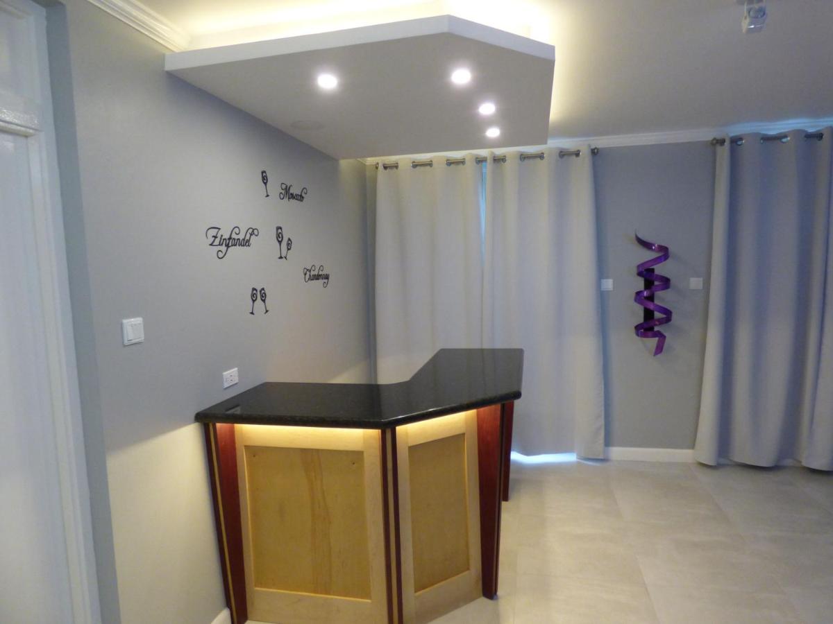 Beach One Bedroom Suite C5 - Housity
