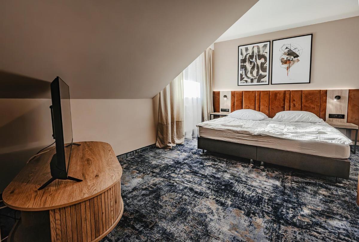 Hotel Zodiak - Housity