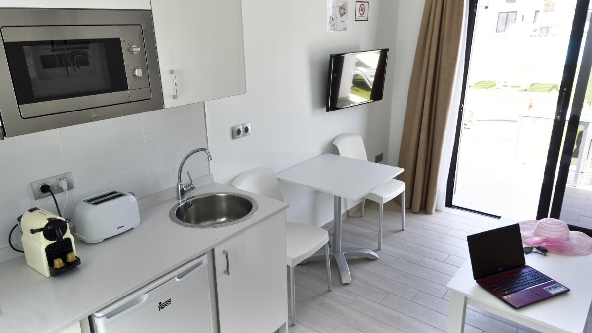 Una cocina o zona de cocina en FBC Fortuny Resort - Adults Only