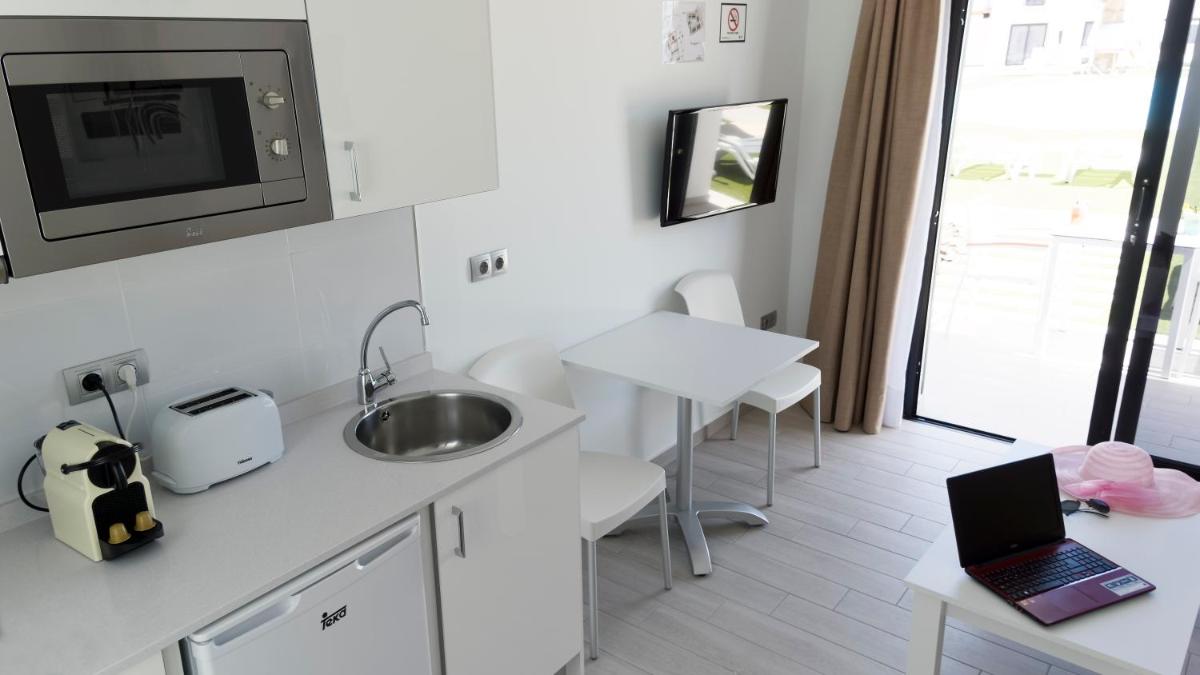 Una cocina o zona de cocina en FBC Fortuny Resort - Adults Only
