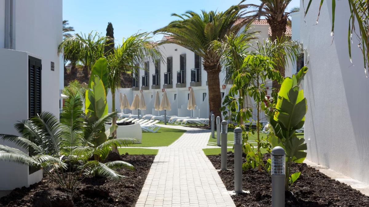 Jardín al aire libre en FBC Fortuny Resort - Adults Only