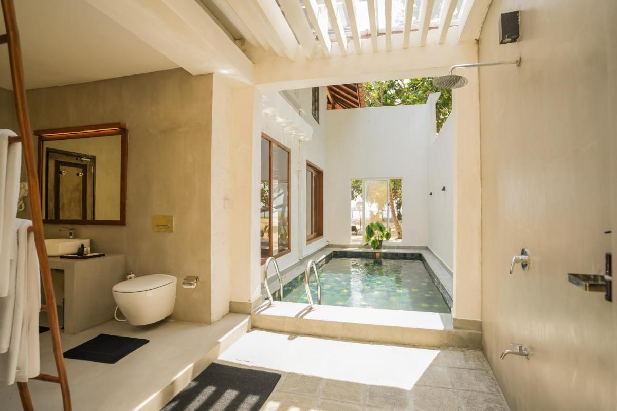 Hibiscus Beach Hotel & Villas - Housity