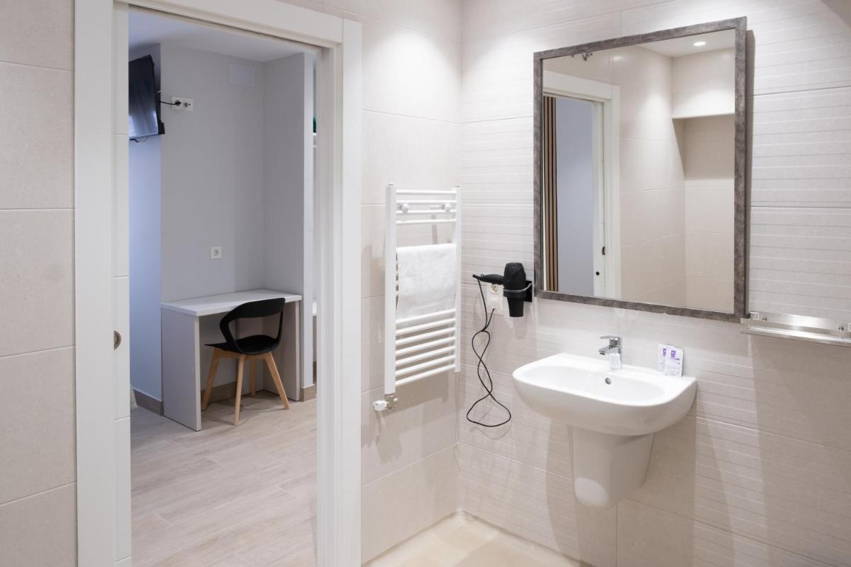 Hostal La Cortijana - Housity