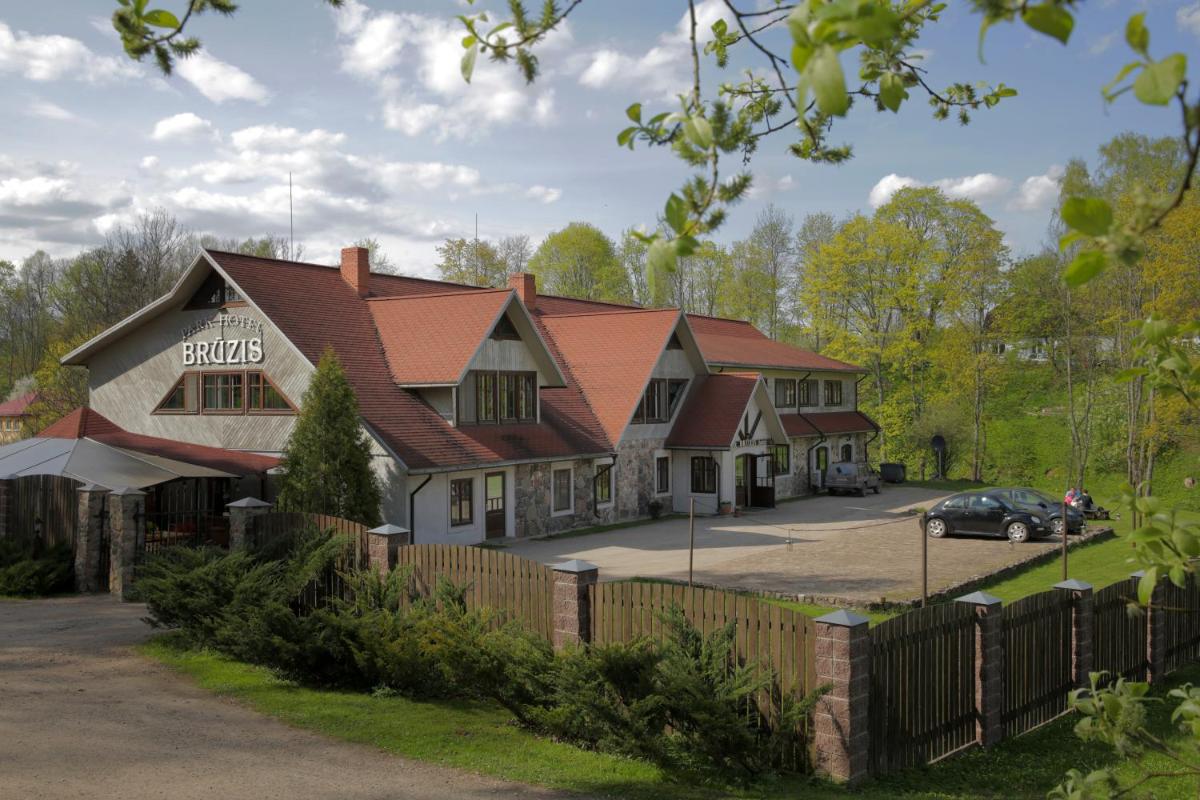 Suitetrails - Park Hotel Brūzis