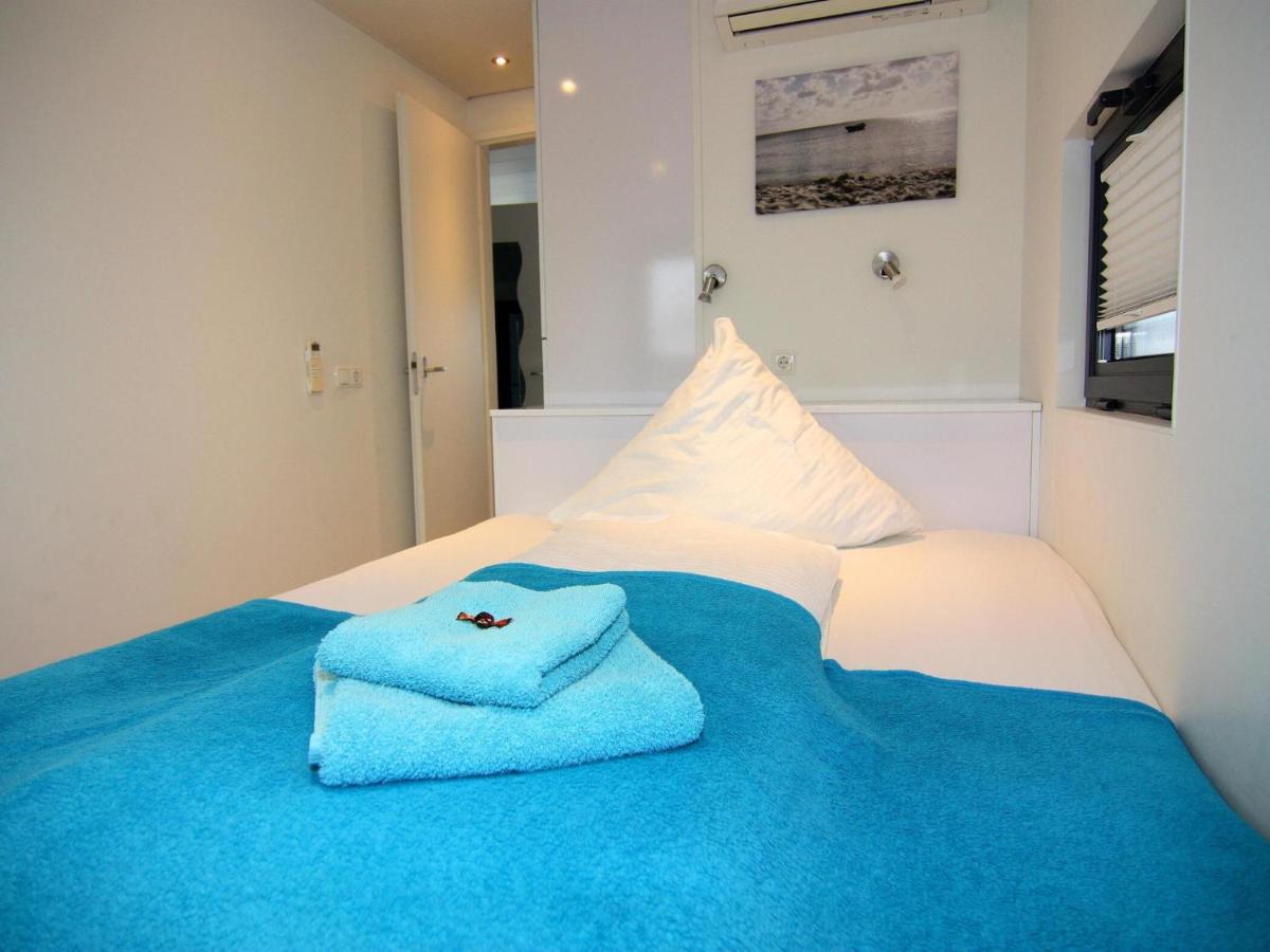Hausboot Floating House Leni in Ribnitz-Damgarten - Housity