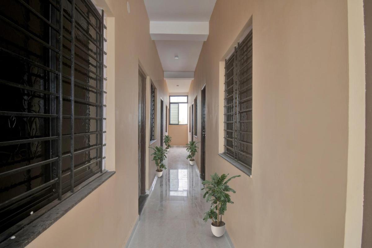 Flagship R K Guest House - Housity