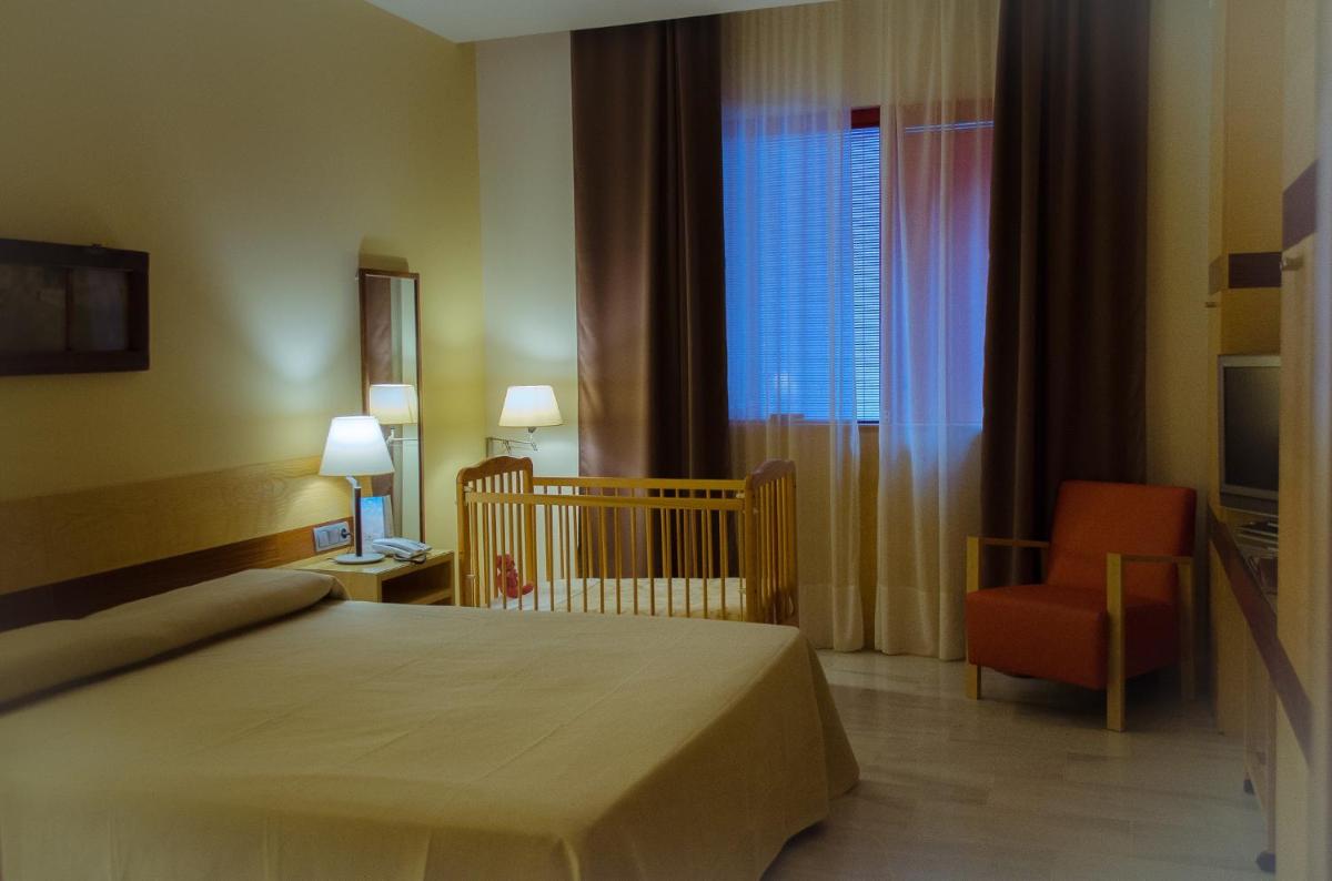 Cama o camas de una habitación en Hotel Mirador de Llerena