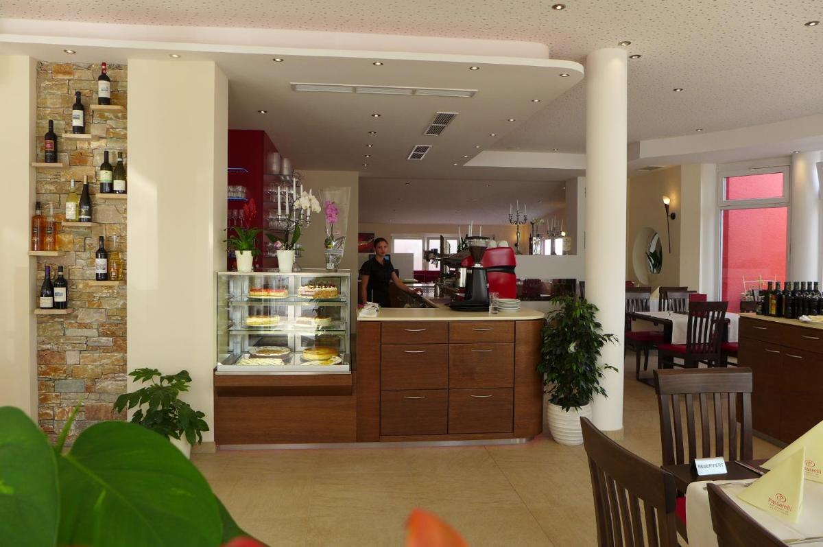 Hotel & Ristorante Passarelli - Housity