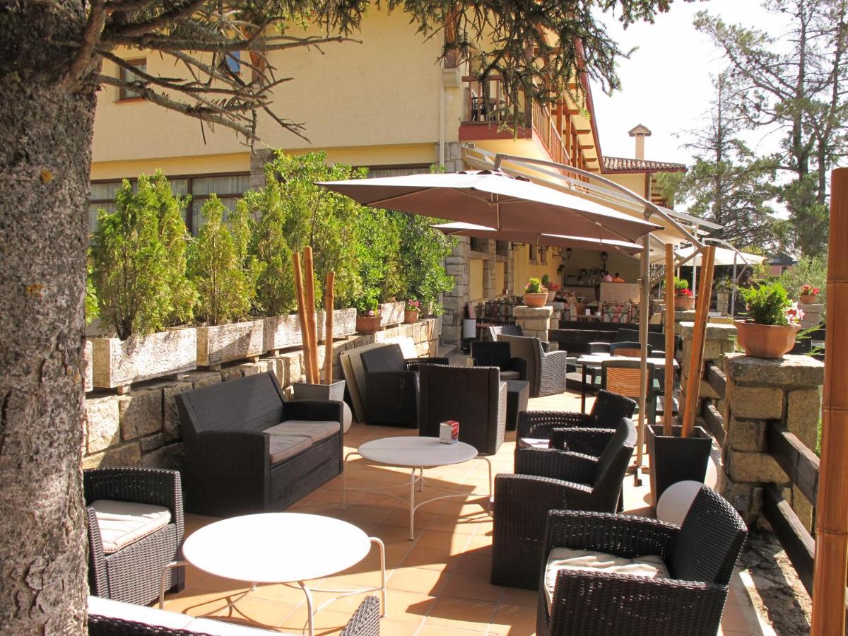 Un restaurante o sitio para comer en Hotel Rural Spa & Wellness Hacienda Los Robles