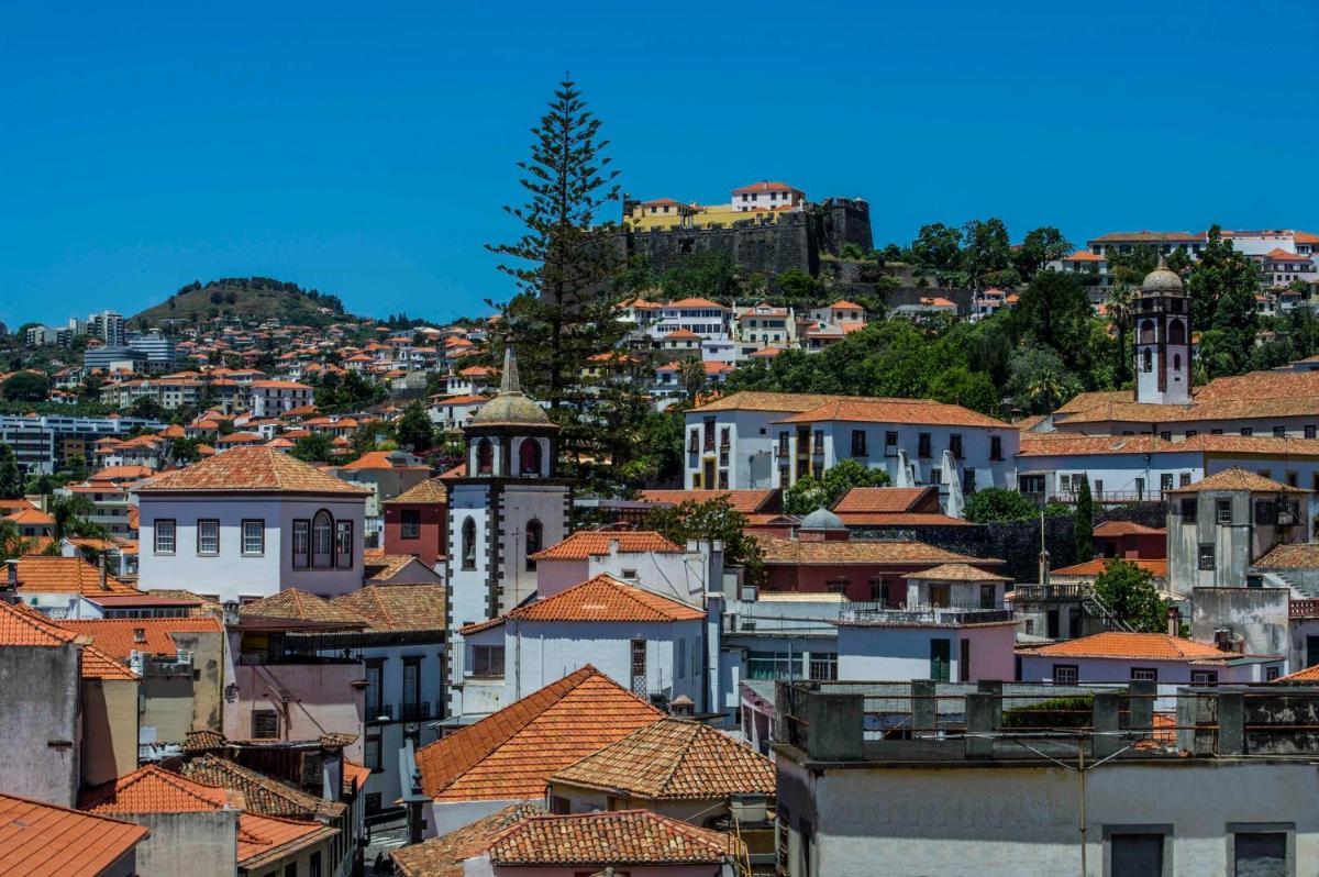 Uma vista geral de Funchal ou a vista da cidade a partir do hotel