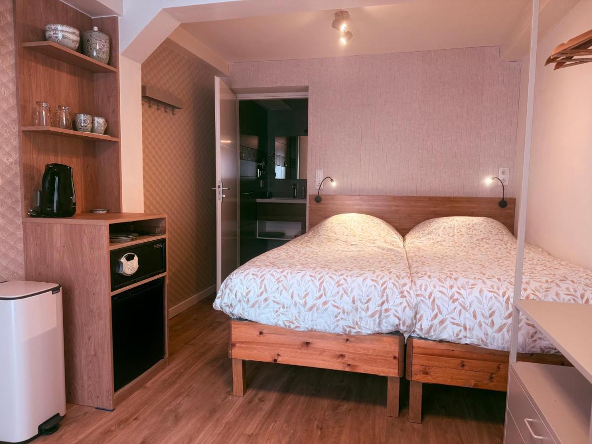 Garden Room and Economy Room - Housity