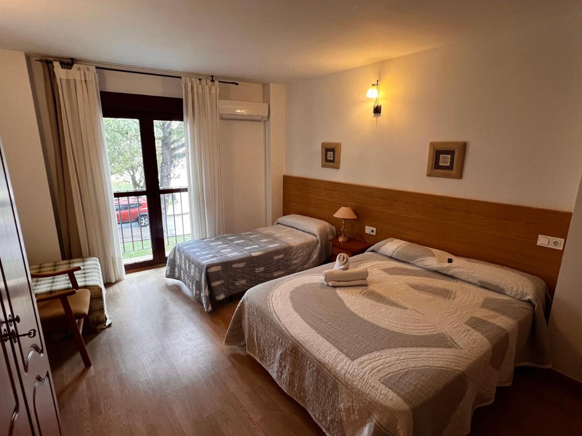 Hotel Puente de Piedra - Housity