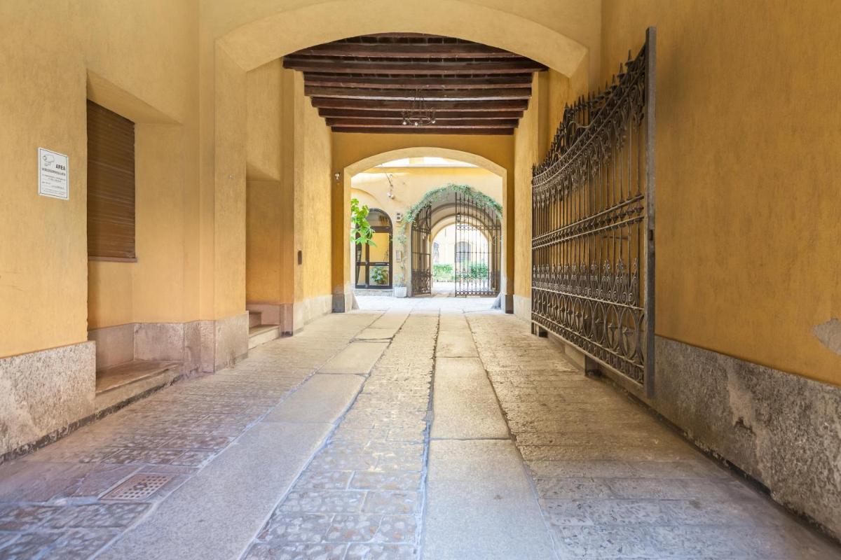 Navigli - Via Mortara 4 - Housity