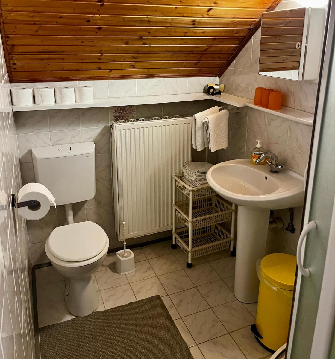 Mekina Guesthouse - Housity