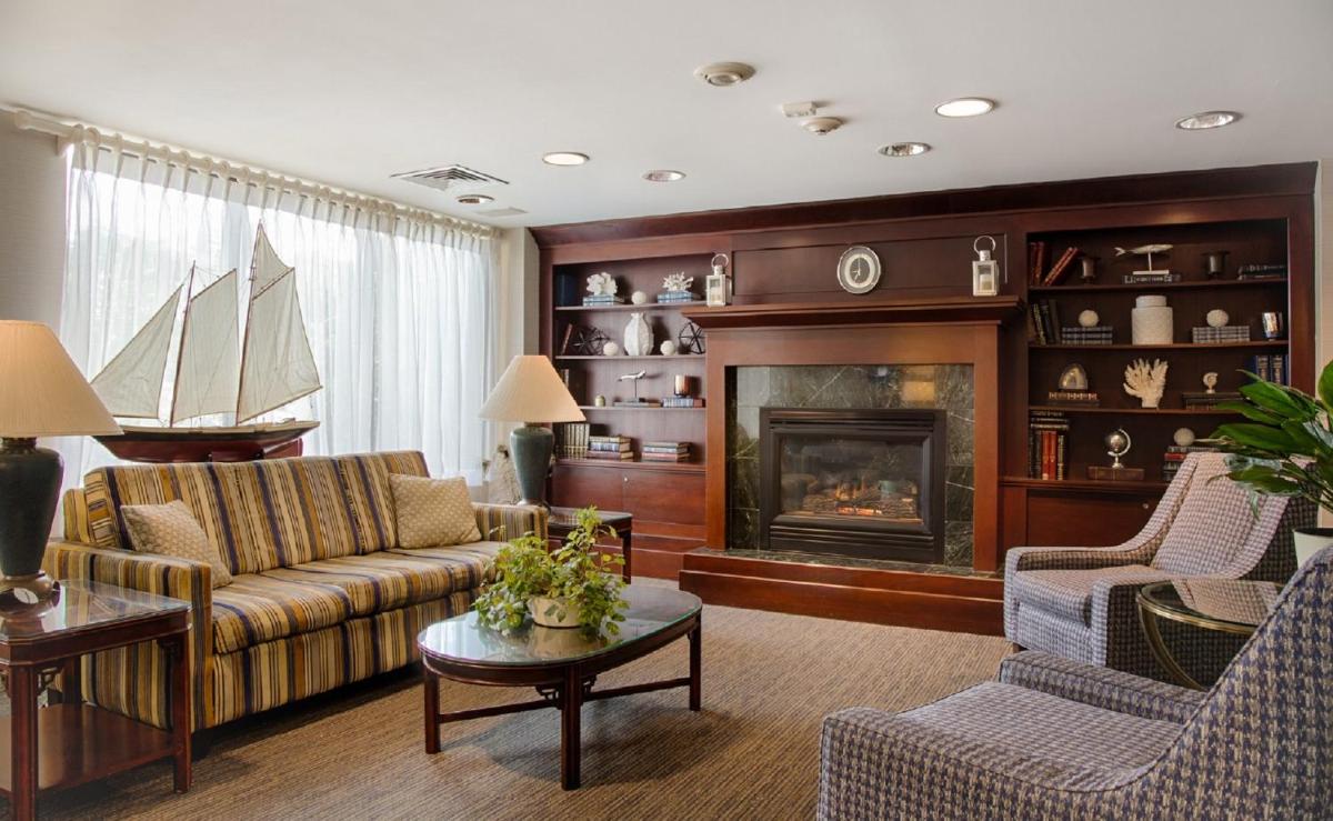 Ramada by Wyndham Boston - Housity