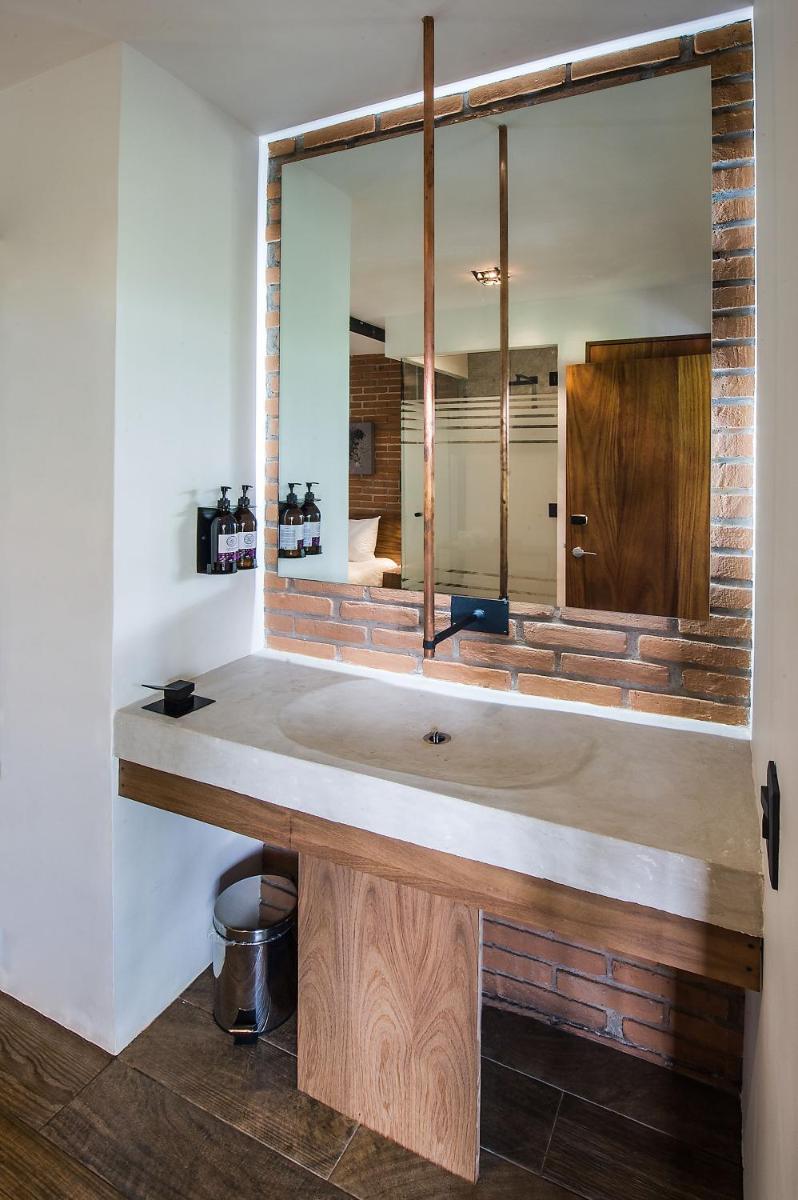 Hotel Oxú Solo adultos - Housity