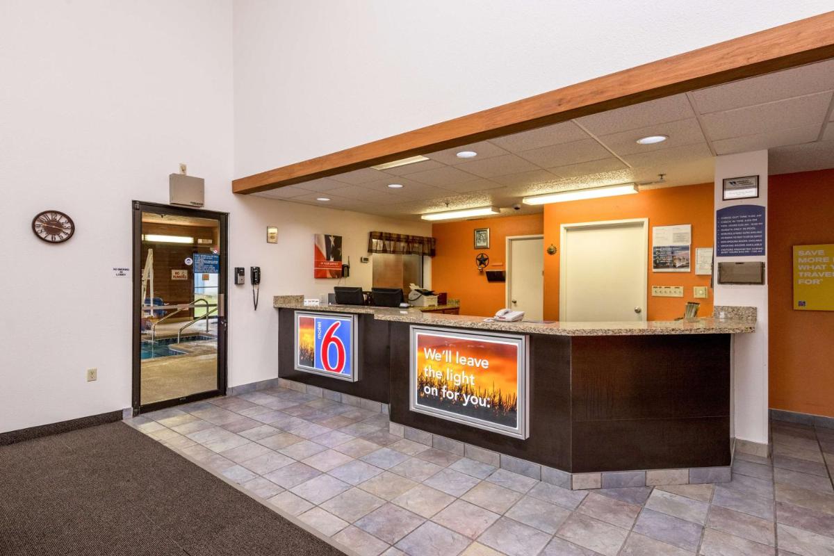 Motel 6-Waterloo, IA - Housity