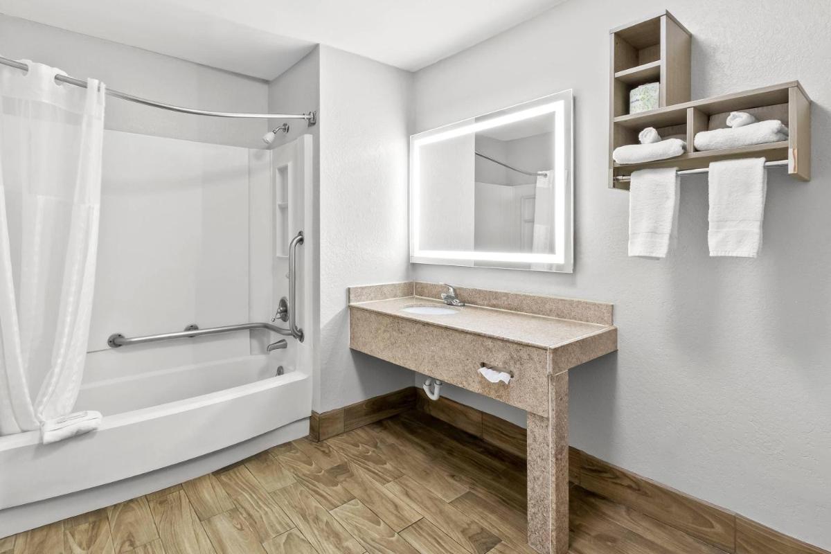 Rodeway Inn North Charleston - Ashley Phosphate - Housity