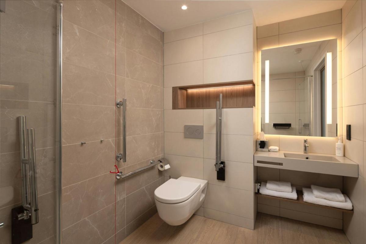 AC Hotel by Marriott Inverness - Housity