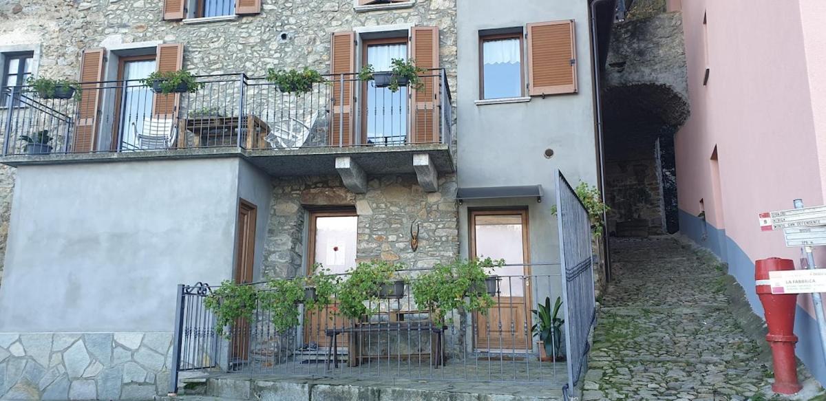 Stone House: fairytale flat with magic lake view - Housity