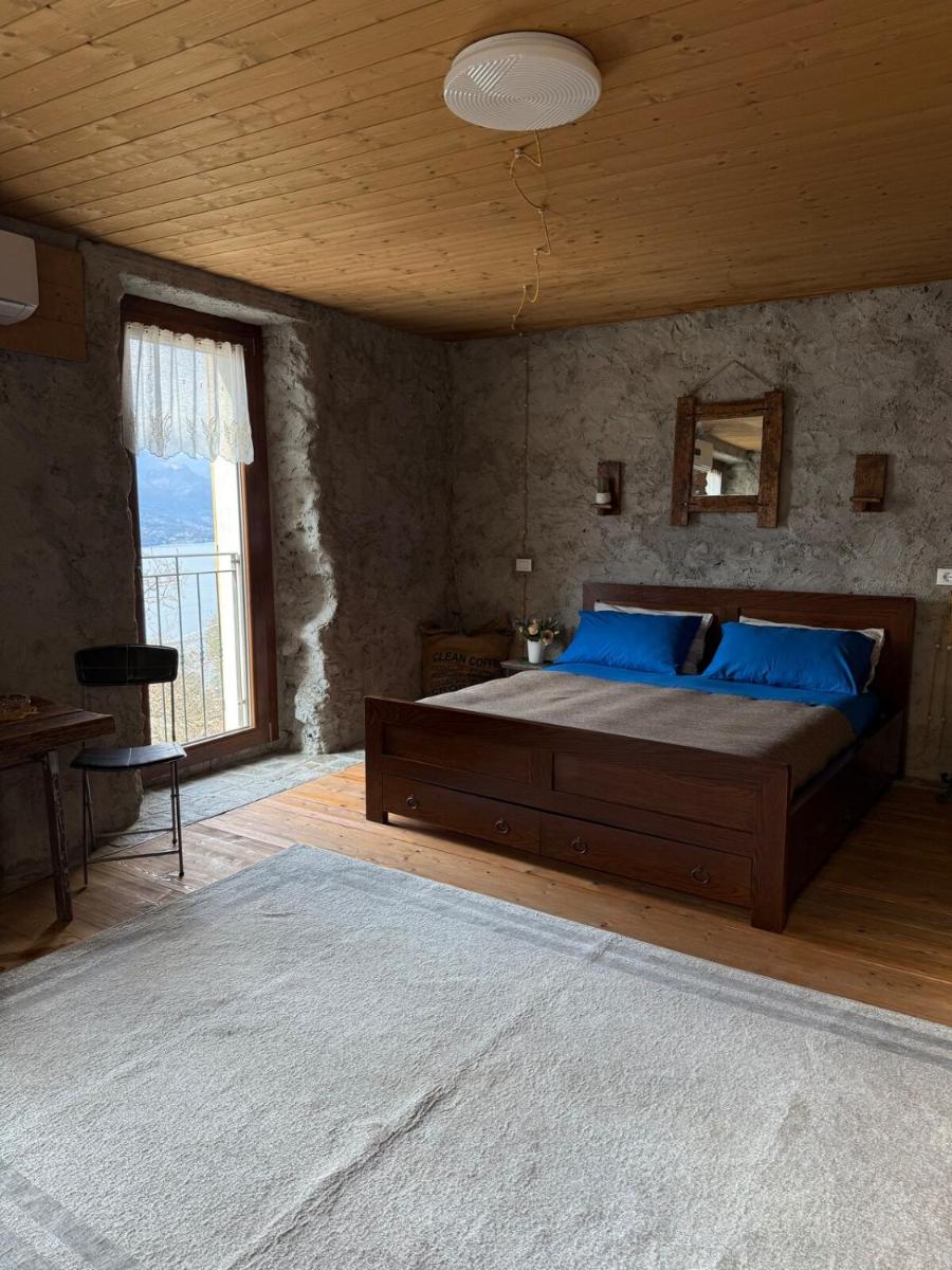 Stone House: fairytale flat with magic lake view - Housity