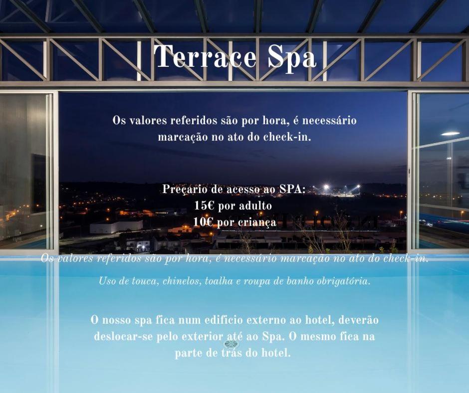 uma placa para um edifício com vista para uma cidade em In Gold Hotel & Spa em Águeda uma placa para um edifício com vista para uma cidade em In Gold Hotel & Spa em Águeda