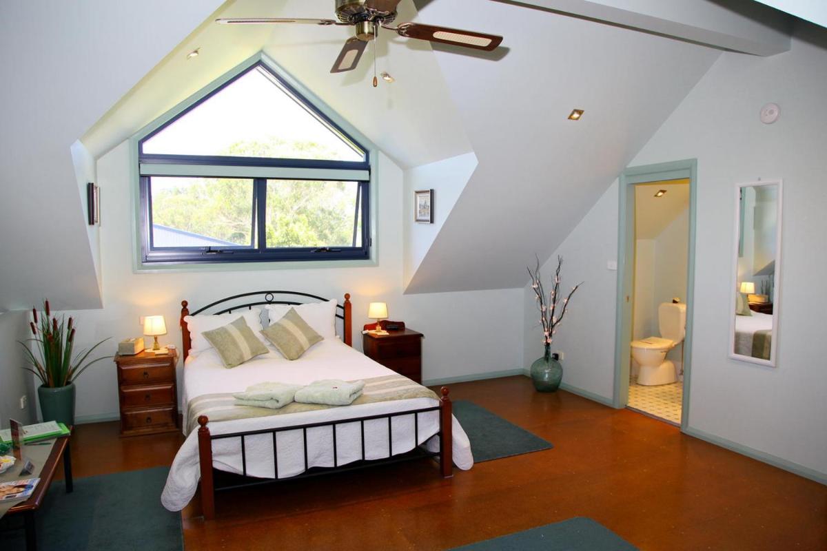 Salamander Bay Bed and Breakfast - Housity