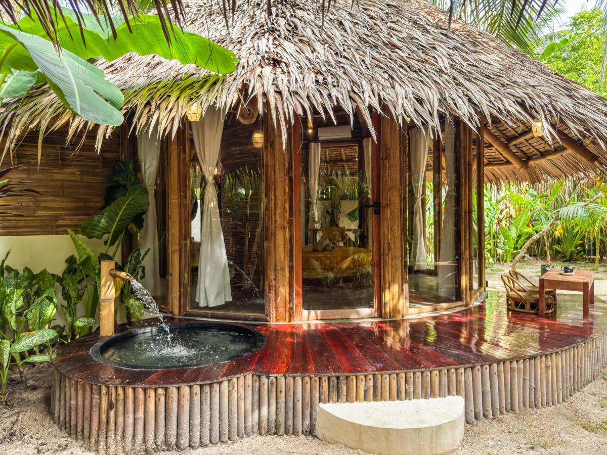 The Bamboo Houses - Tropical Garden & Empty Beach - Housity